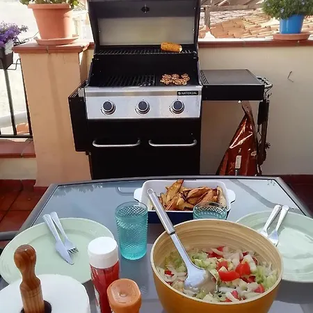아파트 Cozy Penthouse With Excellent Location 푸엔히롤라