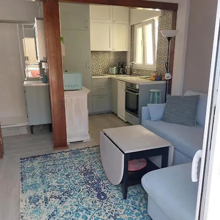Cozy Penthouse With Excellent Location *