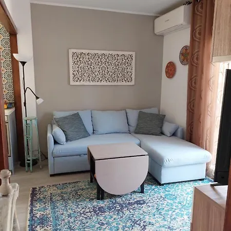 Cozy Penthouse With Excellent Location 아파트